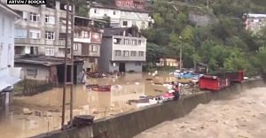 Artvin Borçka'yı sel vurdu. Dereler taştı, yollar kapandı
